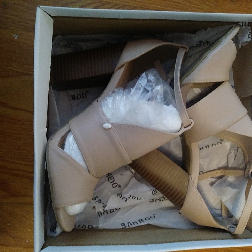 Classy and elegant ladies shoe size 8.